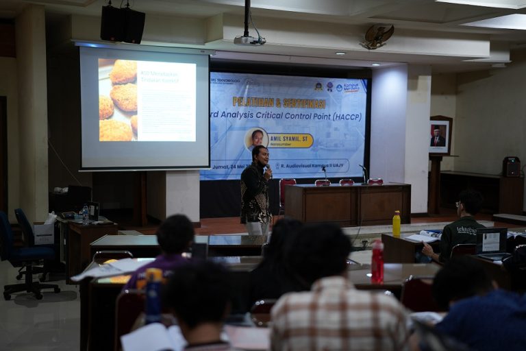 Sertifikasi HACCP untuk Mahasiswa Teknologi Pangan UAJY: Mempersiapkan Karier di Industri Pangan