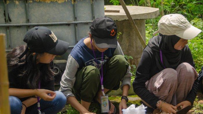 Peringati Hari Bumi dan Air, Mahasiswa UAJY Ajak Anak Panti Asuhan Tanam Tanaman