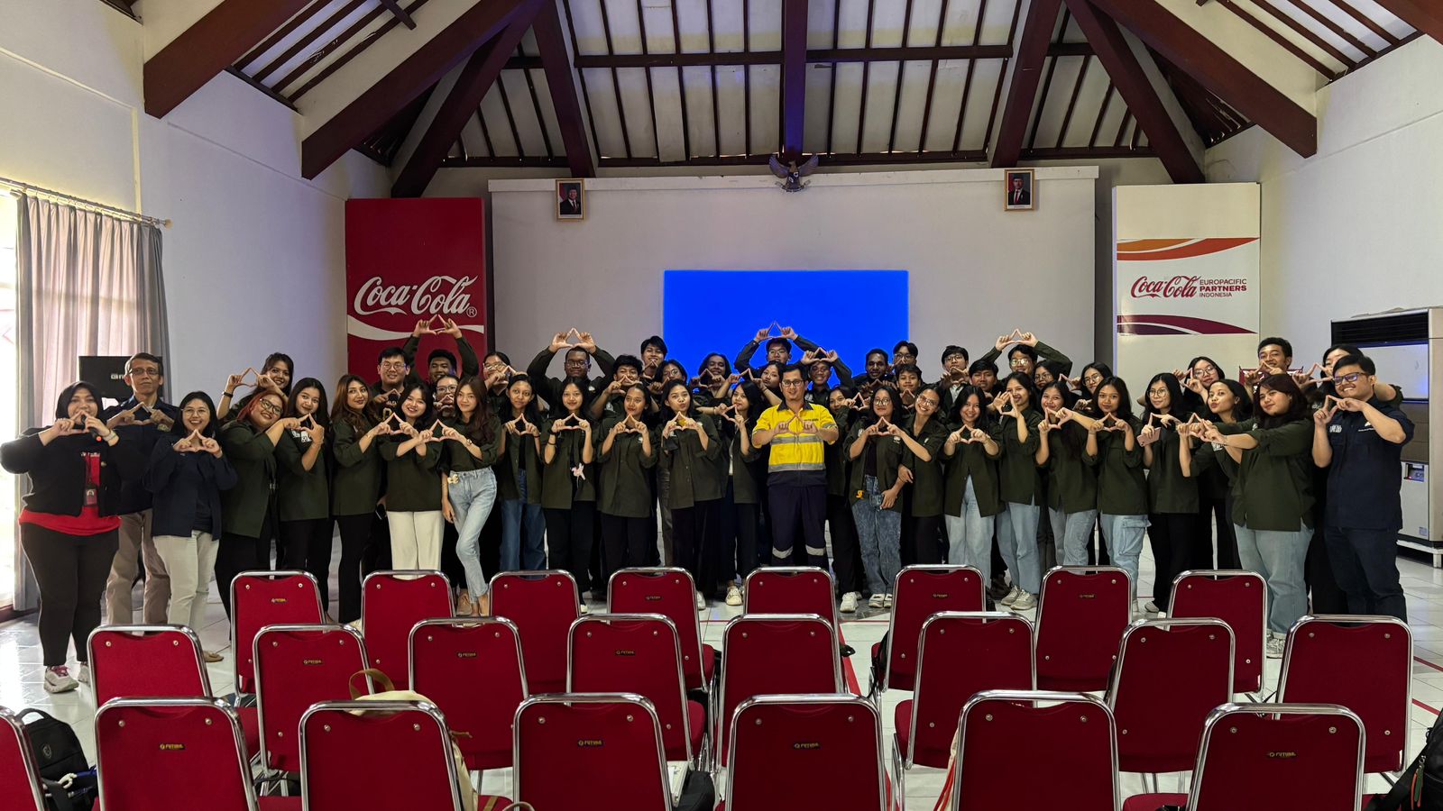 Belajar Langsung dari Industri: Mahasiswa Teknologi Pangan UAJY Kunjungi Pabrik Coca-Cola Europacific Partners Semarang