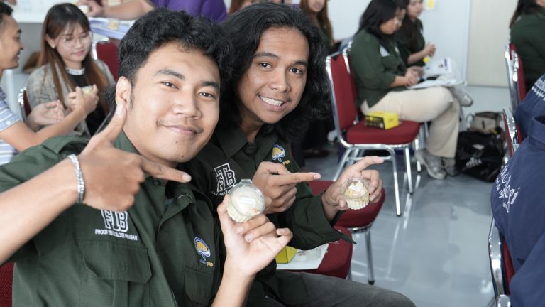 Sehat Itu Lezat: Mahasiswa FTb UAJY Belajar Gizi dan Masak Sehat Bareng Fiber Creme