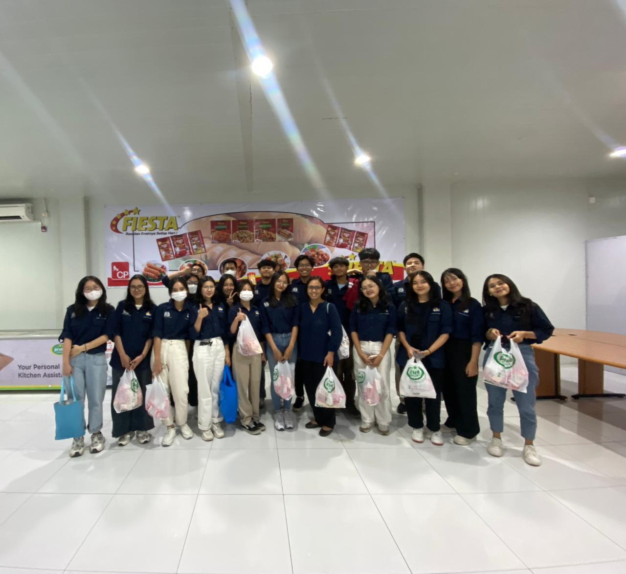 Menelusuri Kandungan Gizi di Balik Proses Produksi: Mahasiswa Biologi FTb UAJY Kunjungi PT Santos Jaya Abadi dan PT Charoen Pokphand