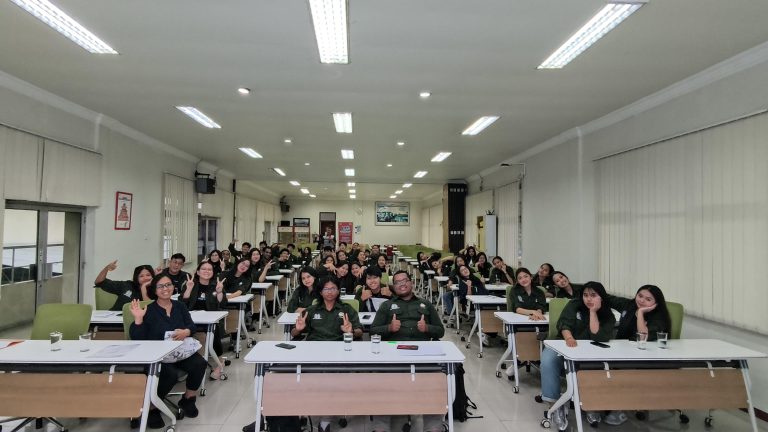 Mengamati Produksi Makanan Beku dari Salah Satu Pabrik Besar di Indonesia : Mahasiswa FTb UAJY Melakukan Kunjungan Industri ke PT Charoen Pokphand Indonesia di Mojokerto