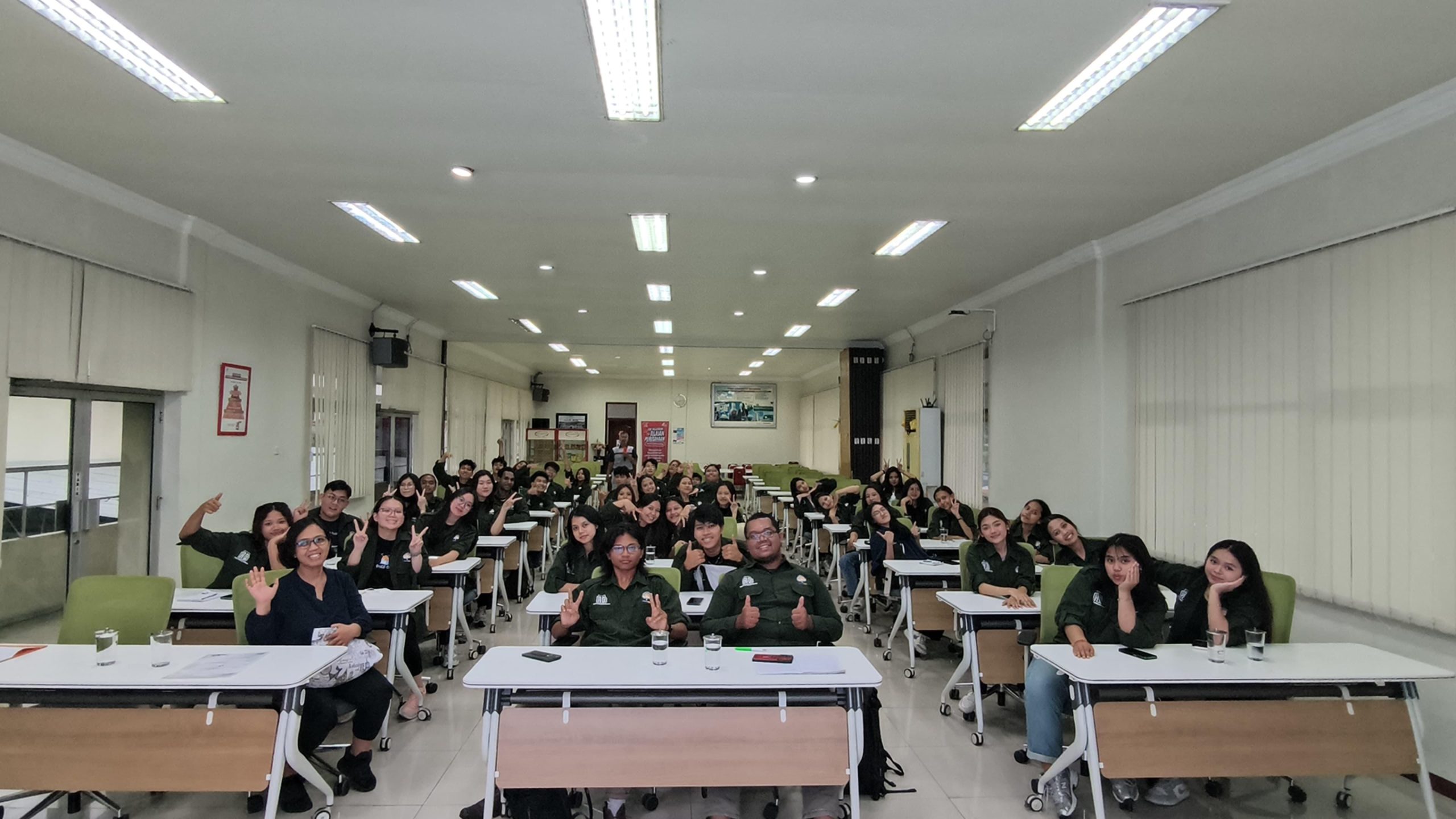 Mengamati Produksi Makanan Beku dari Salah Satu Pabrik Besar di Indonesia : Mahasiswa FTb UAJY Melakukan Kunjungan Industri ke PT Charoen Pokphand Indonesia di Mojokerto