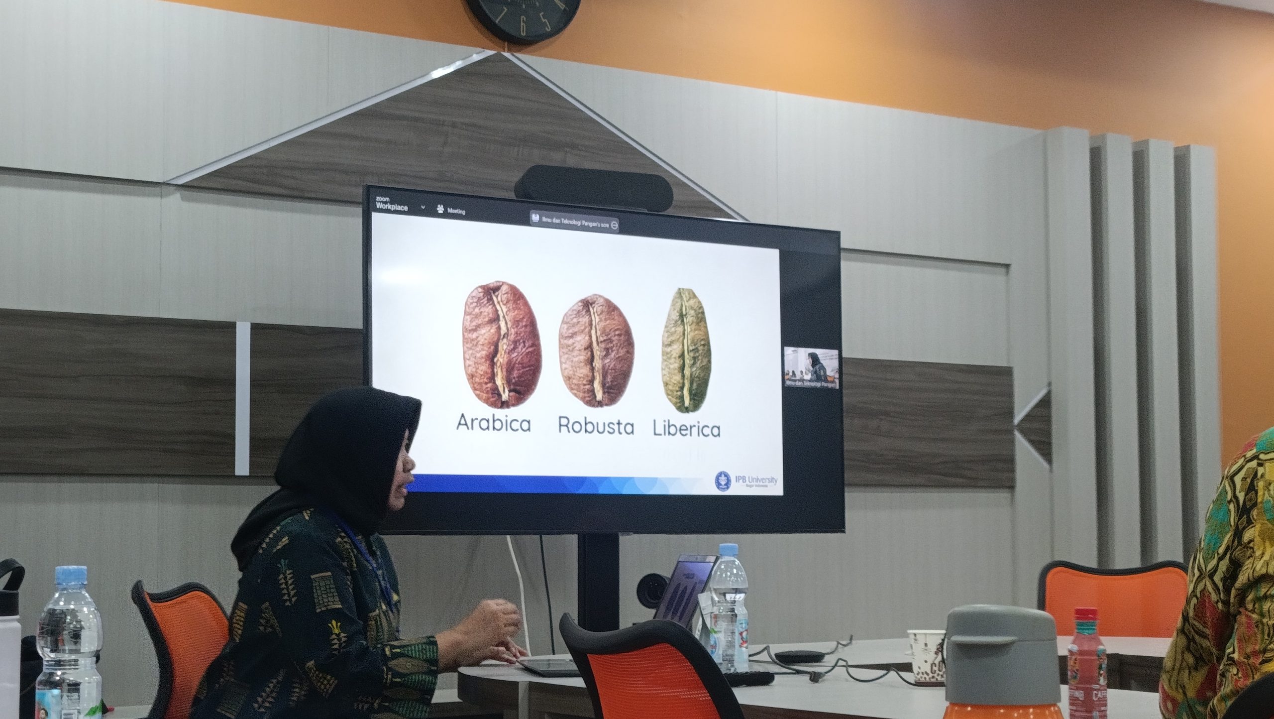 From Farm to Cups: Mahasiswa Tekpang FTb UAJY Mengikuti International Summer Course mengenai Kopi yang Diadakan oleh Fakultas Teknologi Pertanian IPB University